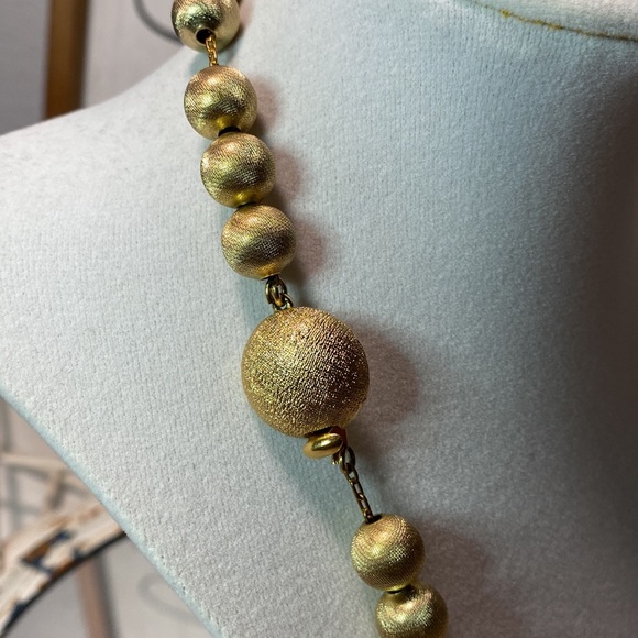 Vintage Monet gold textured spheres ball necklace - Picture 3 of 4